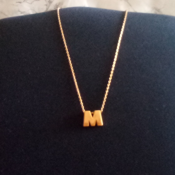 🦋Vintage Crown Trifari Gold Tone Initial Letter M Necklace - Picture 9 of 9
